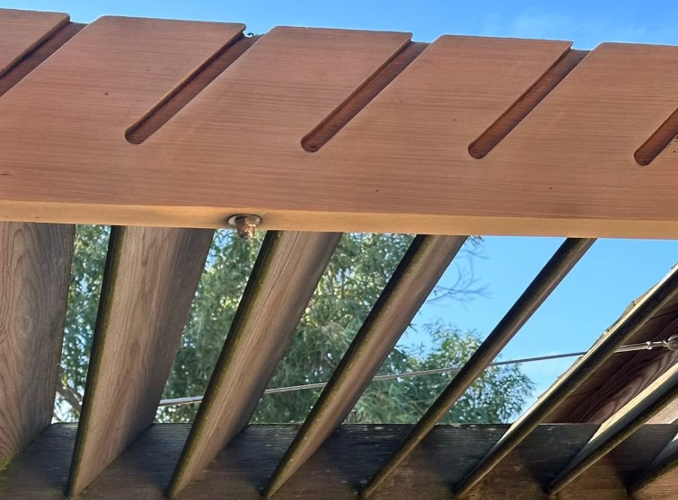 Brise-vue en bois après rénovation
