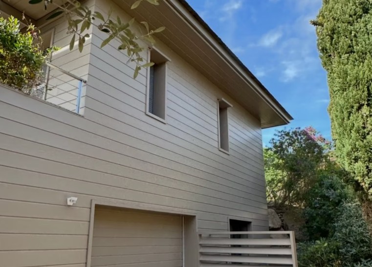 Façade en bois après rénovation