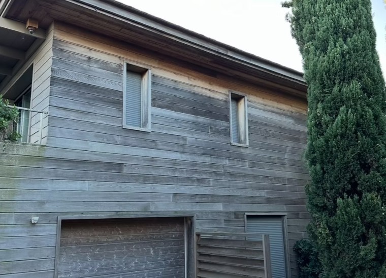 Façade en bois avant rénovation